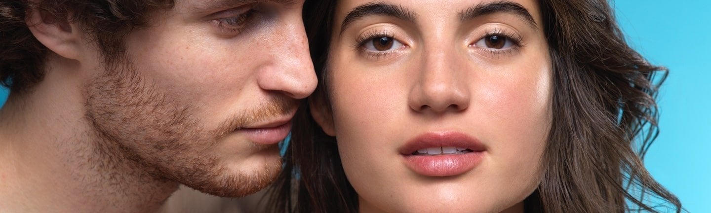 Personas con piel con tendencia al acné que tienen una rutina personalizada de skincare La-Roche Posay