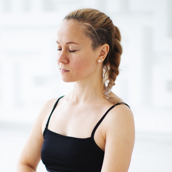 mujer meditando